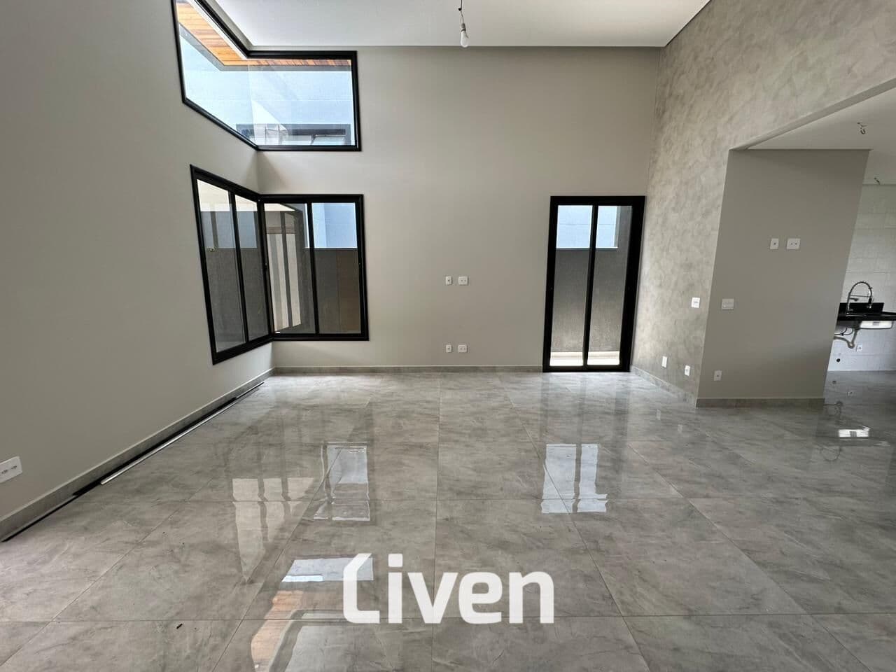 CASA À VENDA COM 3 QUARTOS, 150M²