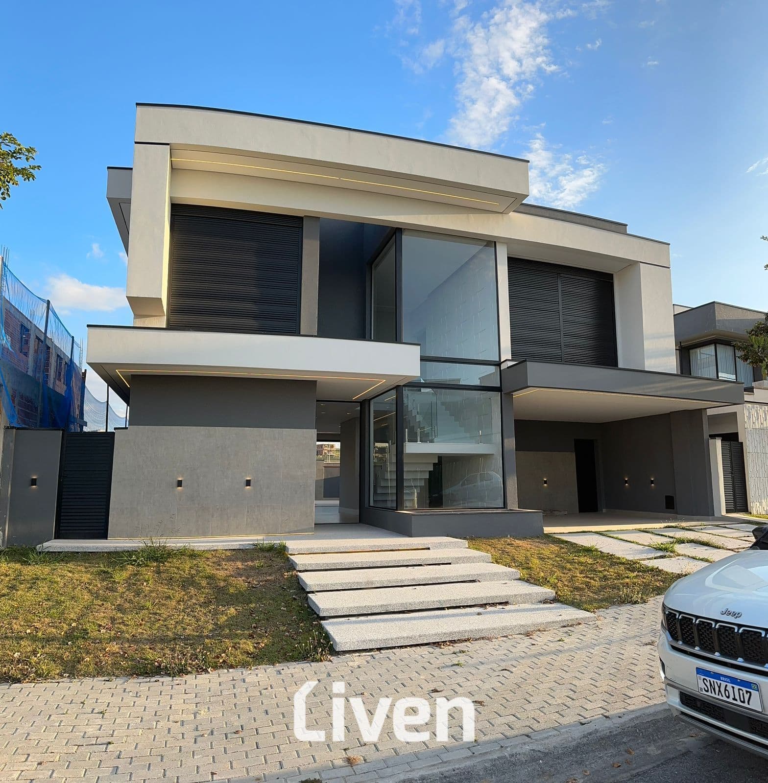 SOBRADO À VENDA COM 5 QUARTOS, 348 M² - URBANOVA!!