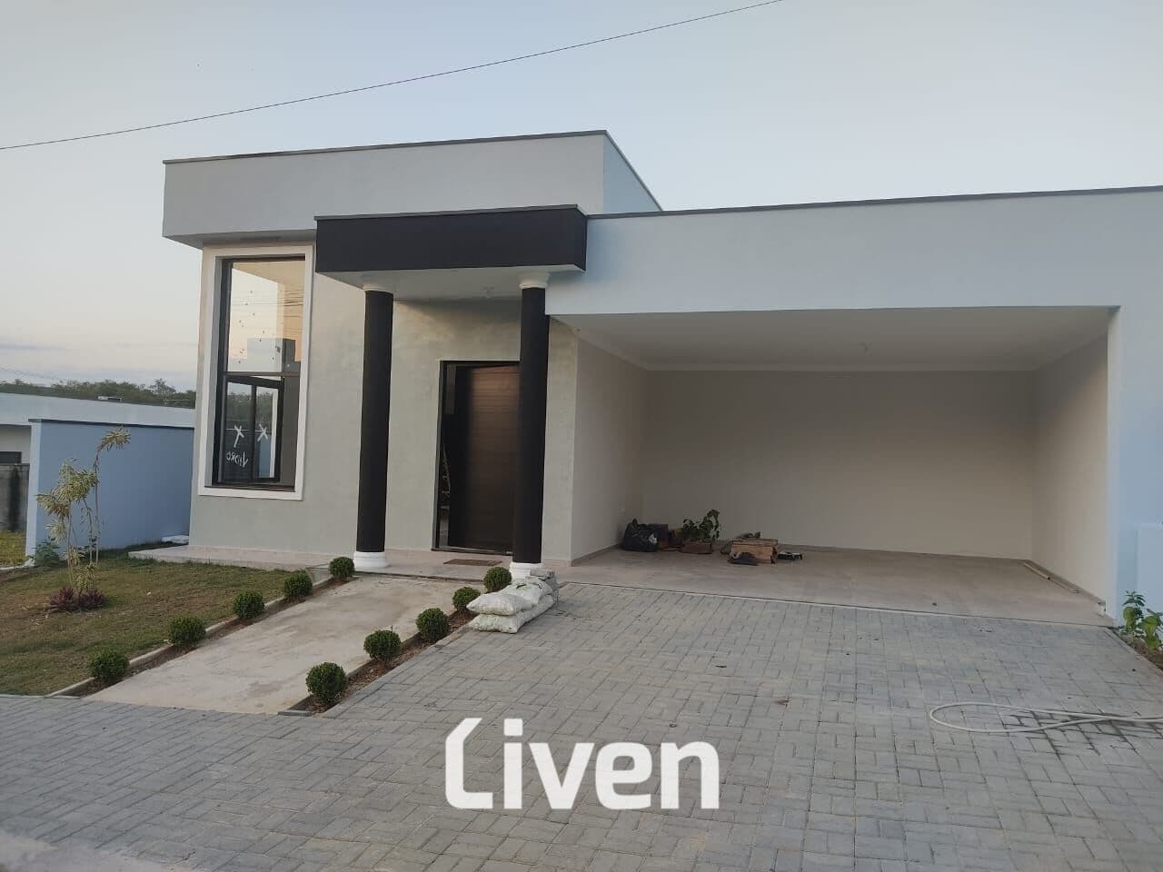 CASA À VENDA, CONDOMÍNIO FECHADO, 3 QUARTOS, 300 M²!!