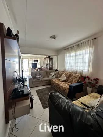 CASA À VENDA COM 3 QUARTOS, 133M²
