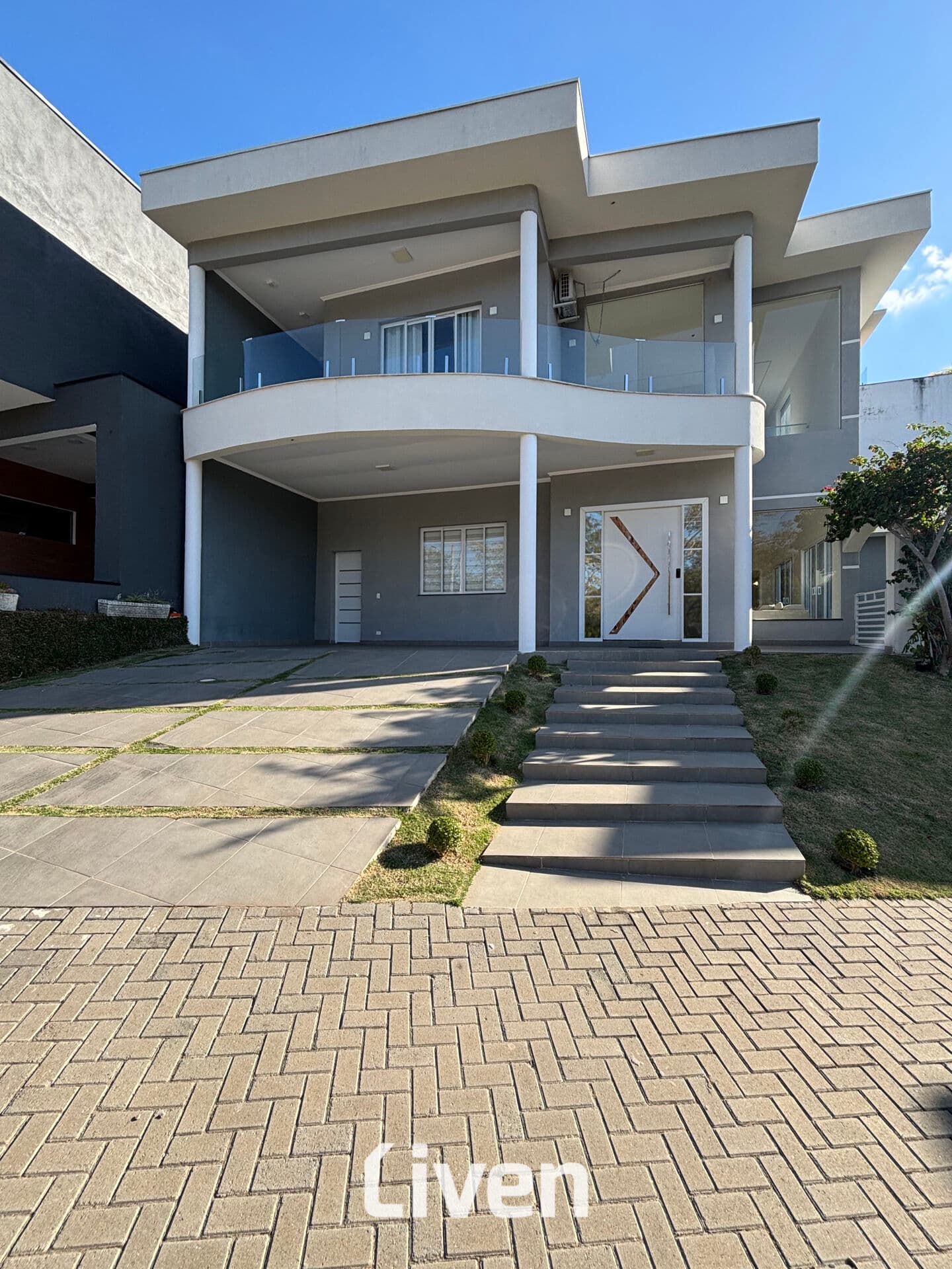SOBRADO EM CONDOMÍNIO À VENDA COM 3 QUARTOS, 245M²