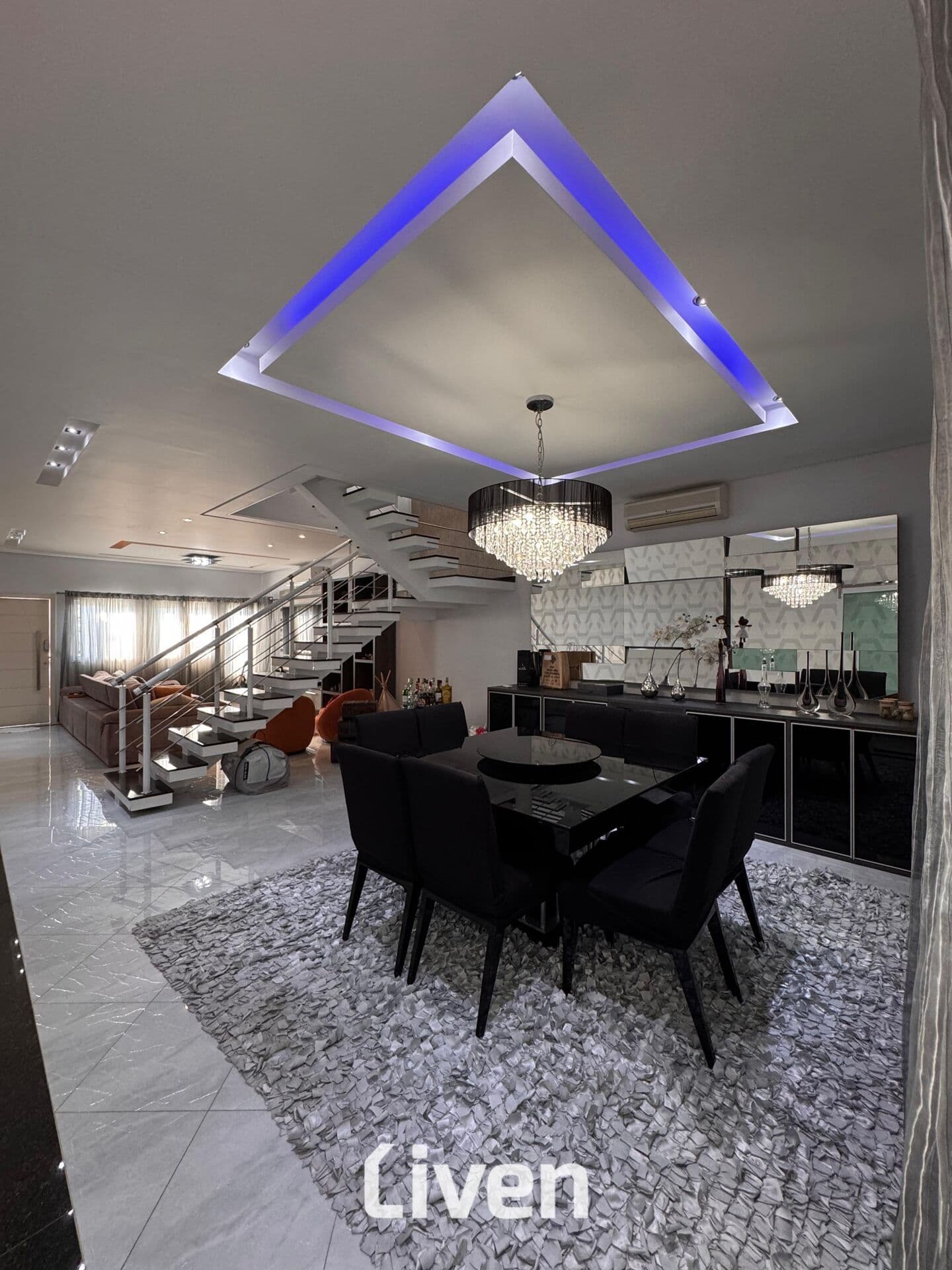 SOBRADO À VENDA EM CONDOMÍNIO FECHADO COM 4 QUARTOS, 360 M² - SUNSET GARDEN!!