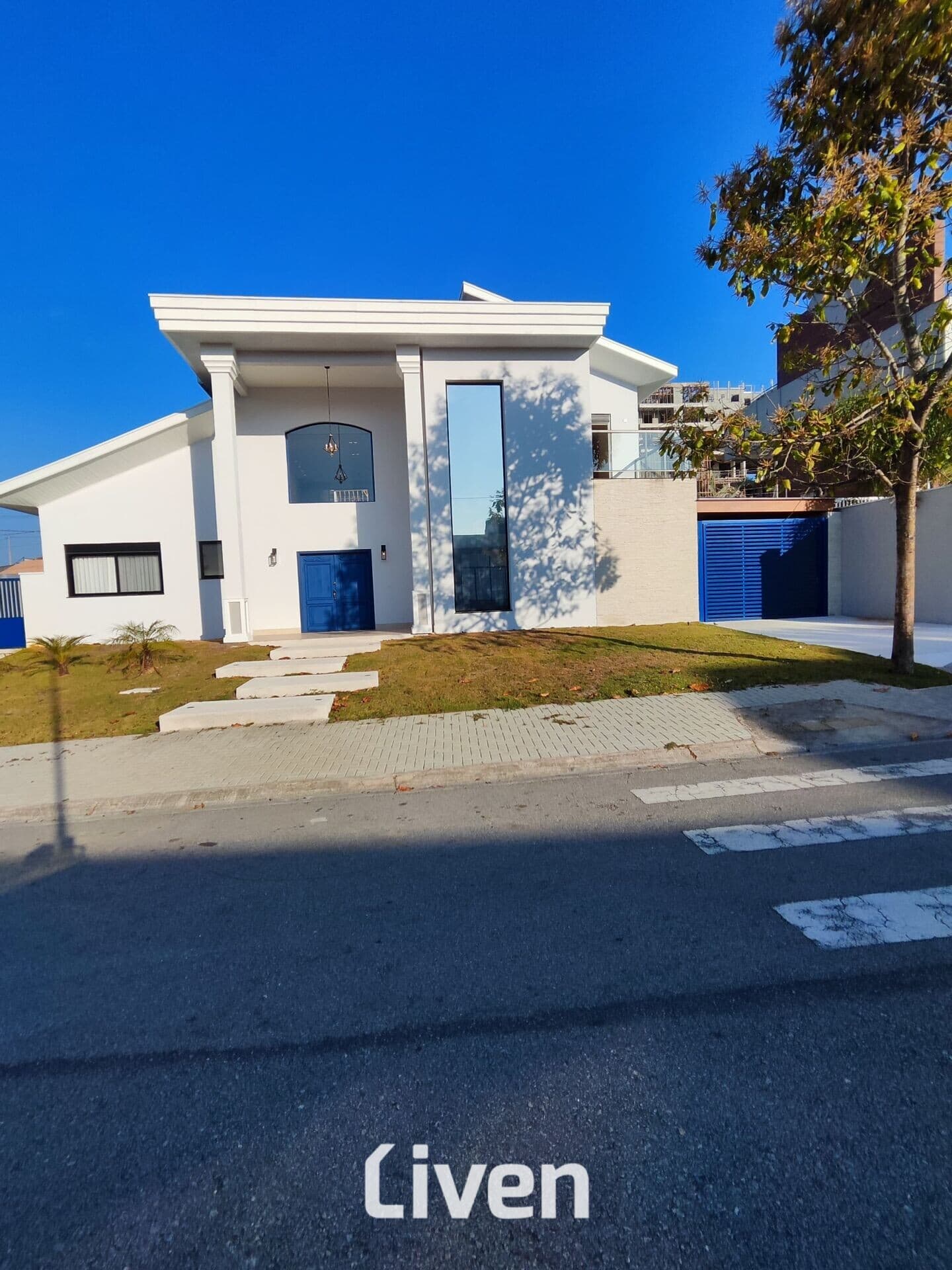 SOBRADO À VENDA COM 4 QUARTOS, 337M²