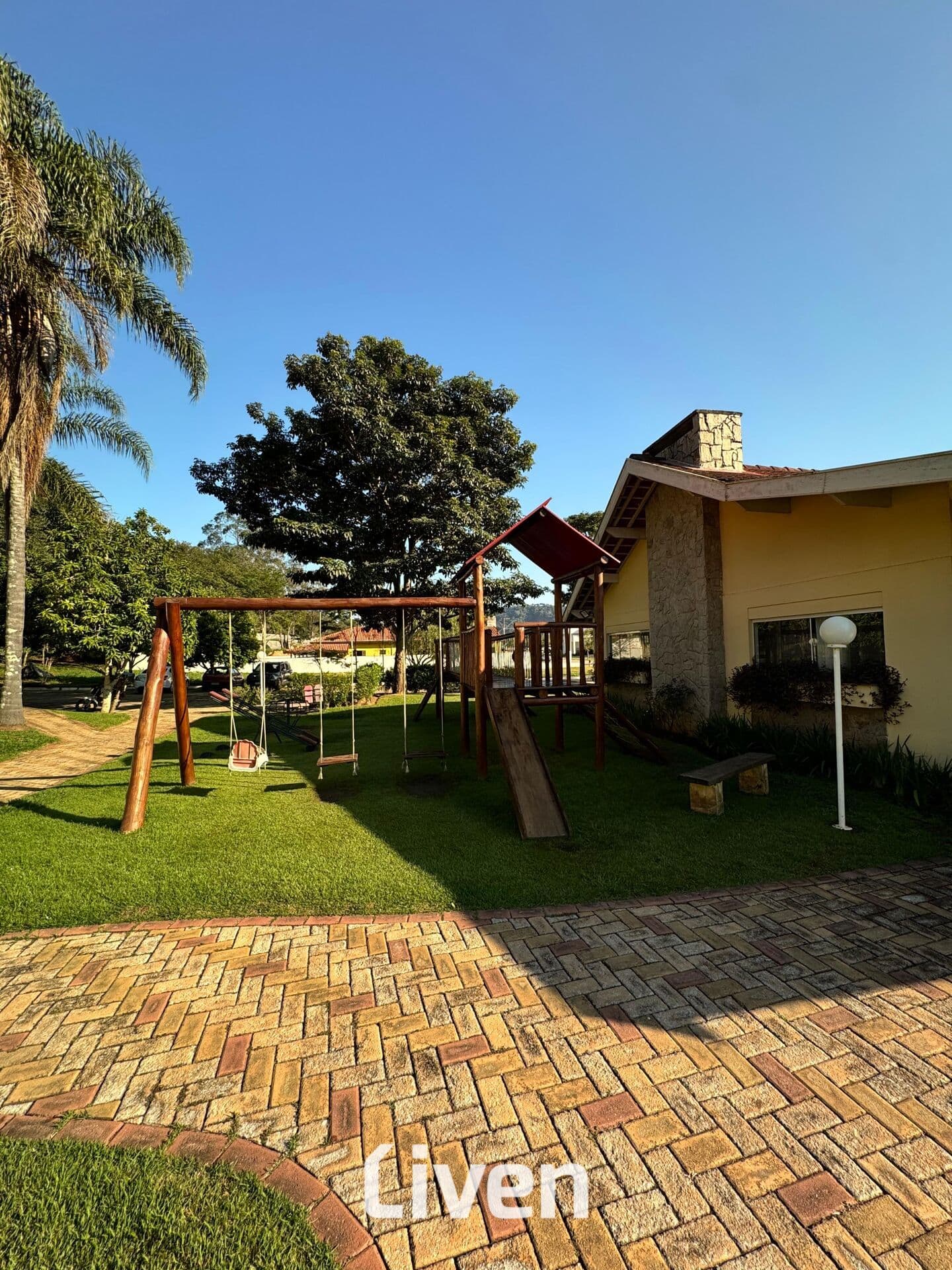 TERRENO DE 1000m² Á VENDA EM CONDOMÍNIO COM LAZER COMPLETO