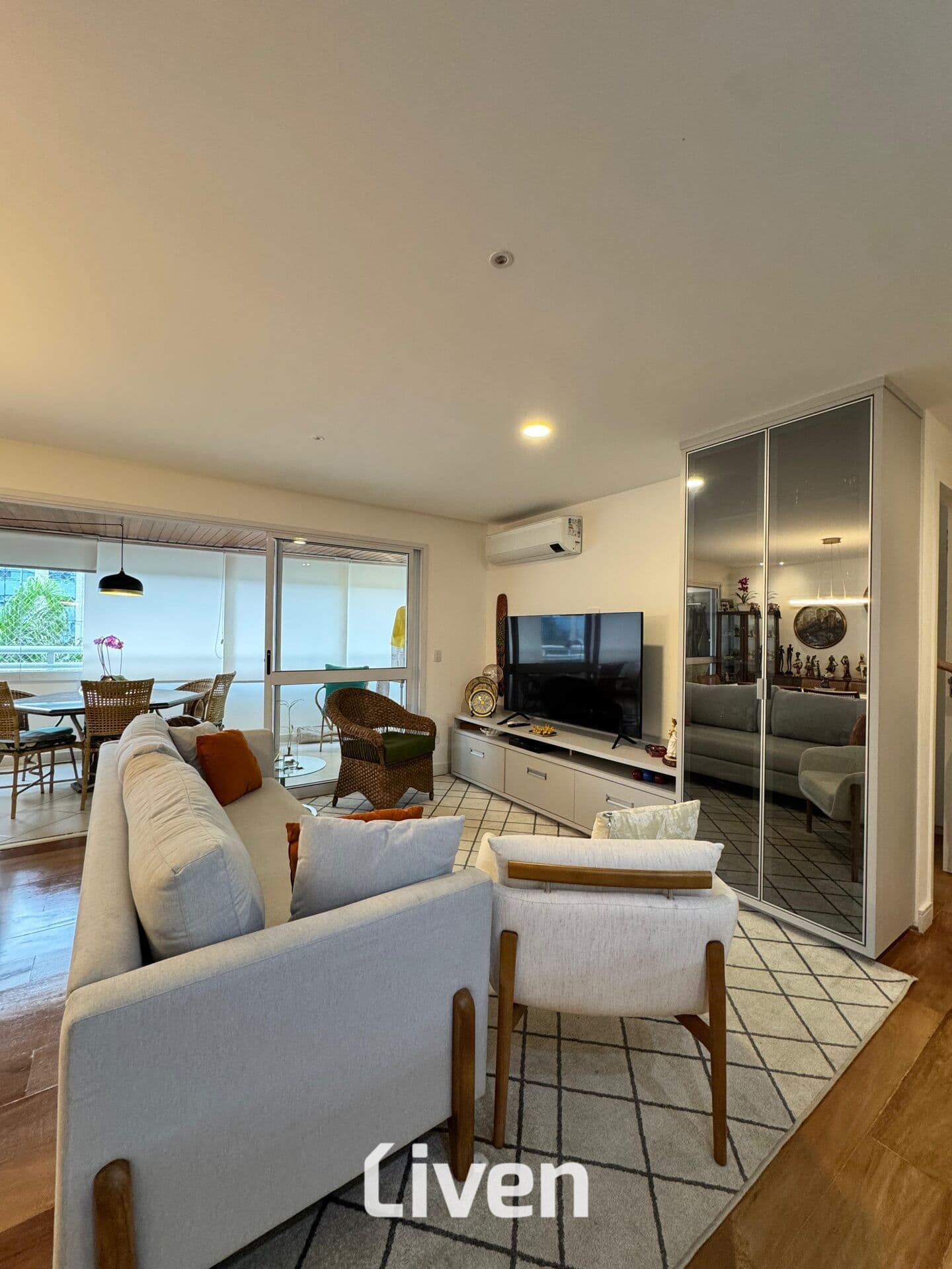 APARTAMENTO À VENDA COM 3 QUARTOS, 151M²