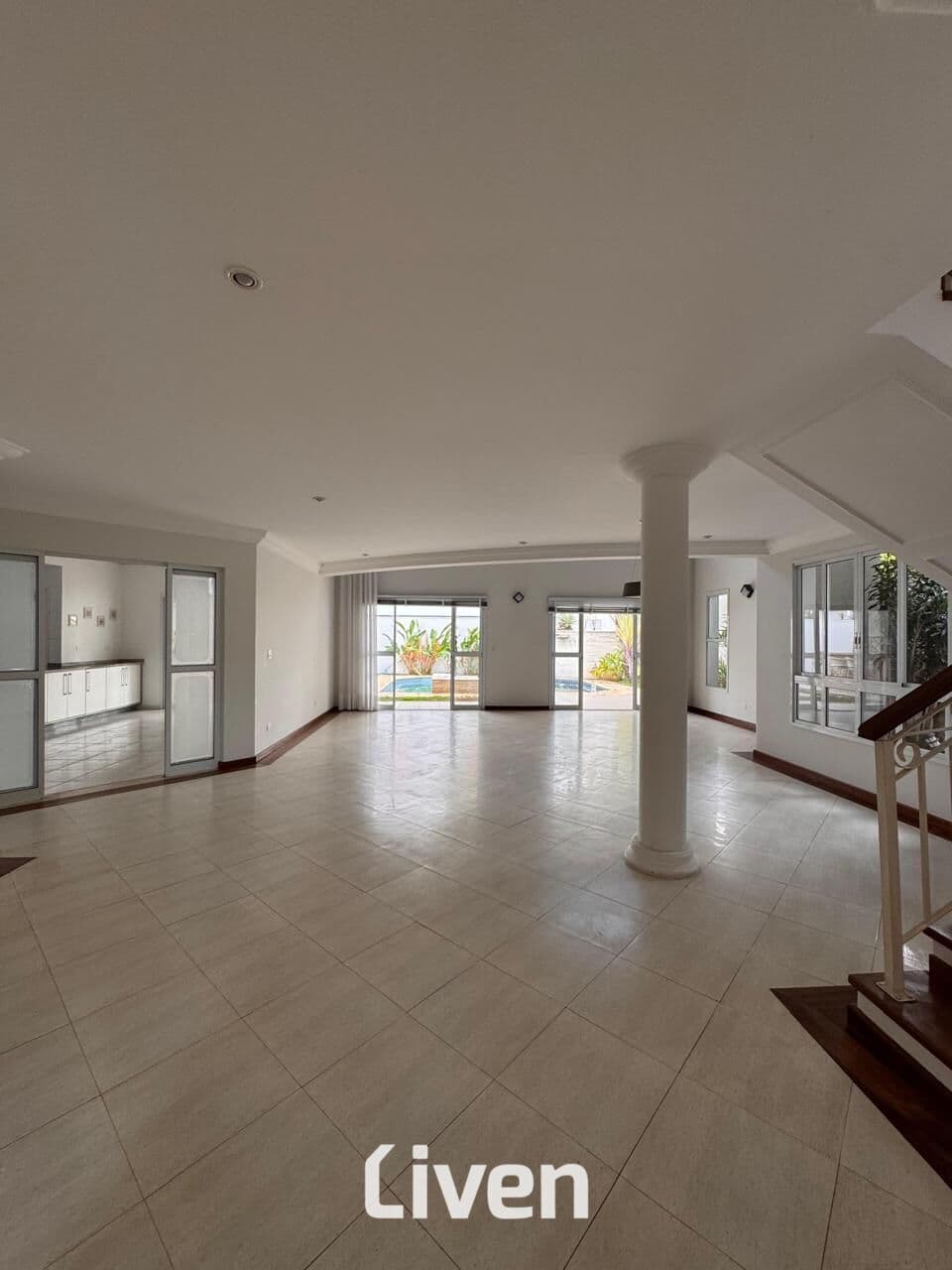 SOBRADO À VENDA COM 5 QUARTOS, 437M²