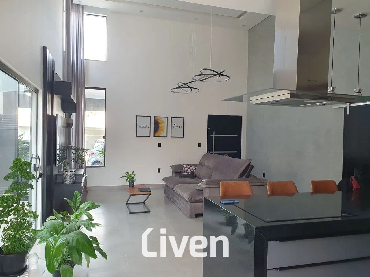 CASA EM CONDOMÍNIO À VENDA COM 3 QUARTOS, 151M²