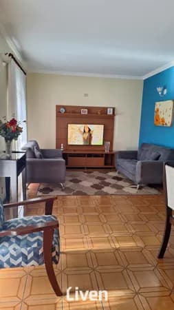 CASA À VENDA COM 4 QUARTOS, 300M²