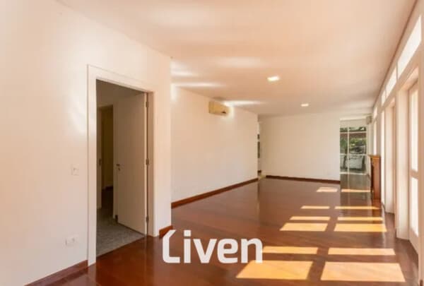 CASA À VENDA COM 4 QUARTOS, 465m²