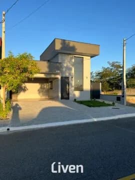 CASA À VENDA EM CONDOMÍNIO FECHADO COM 3 QUARTOS, 130 M² - RESERVA DO VALE!!