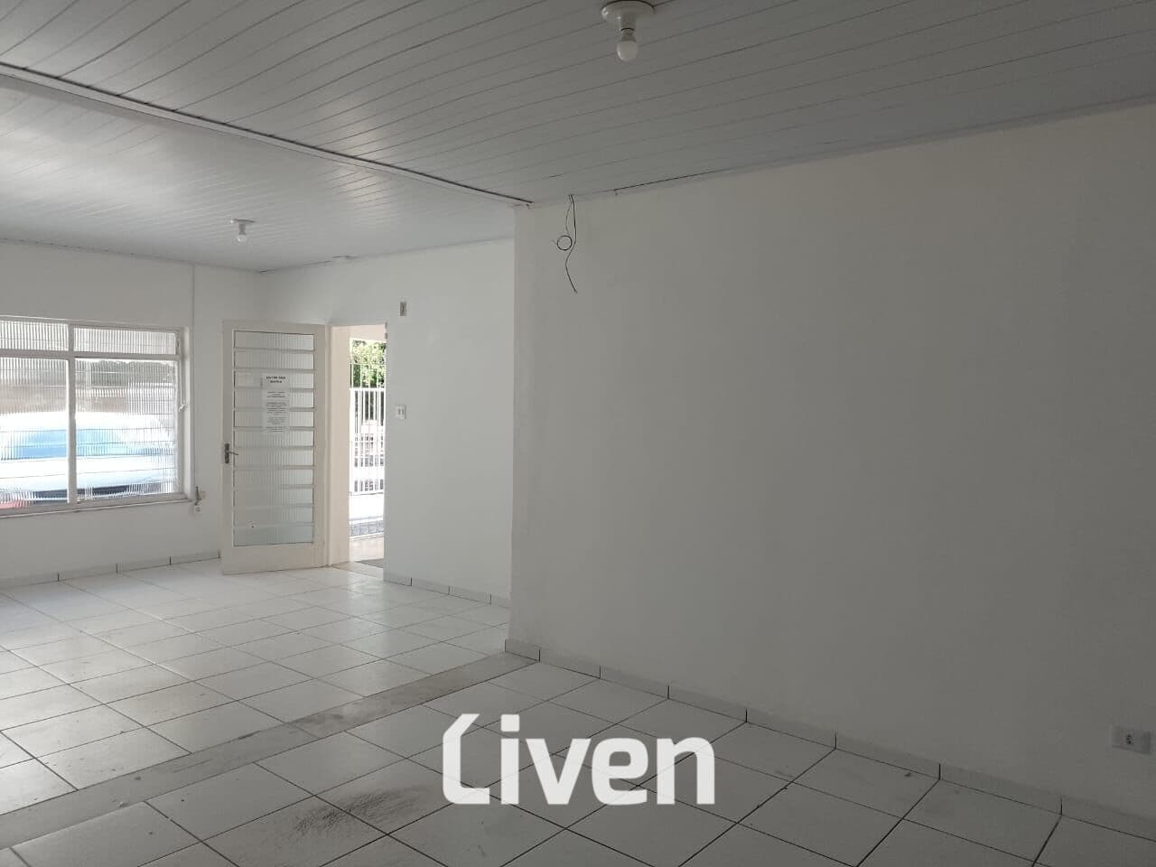 CASA Á VENDA COM 4 QUARTOS, 206M²