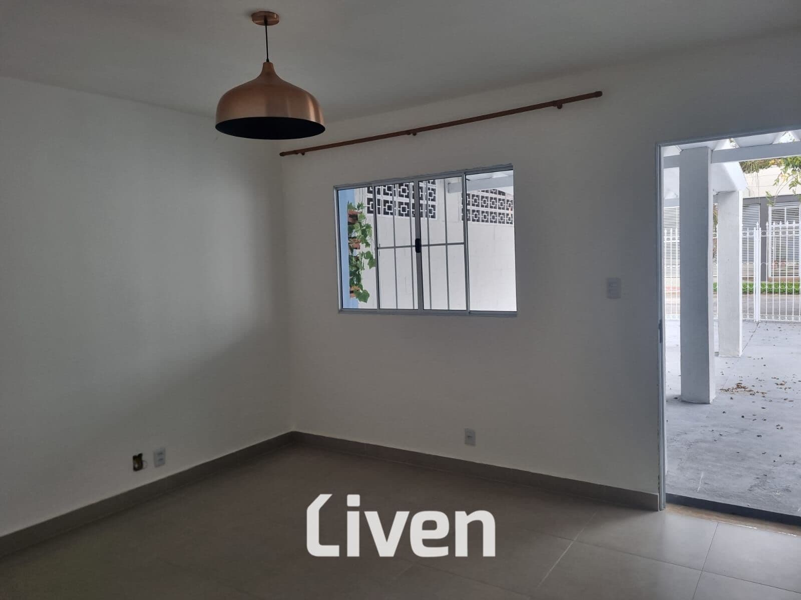 CASA À VENDA COM 2 QUARTOS, 110 M² - VISTA VERDE!!