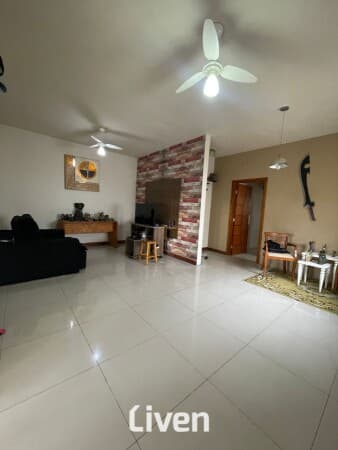 CASA À VENDA COM 4 QUARTOS, 200M²