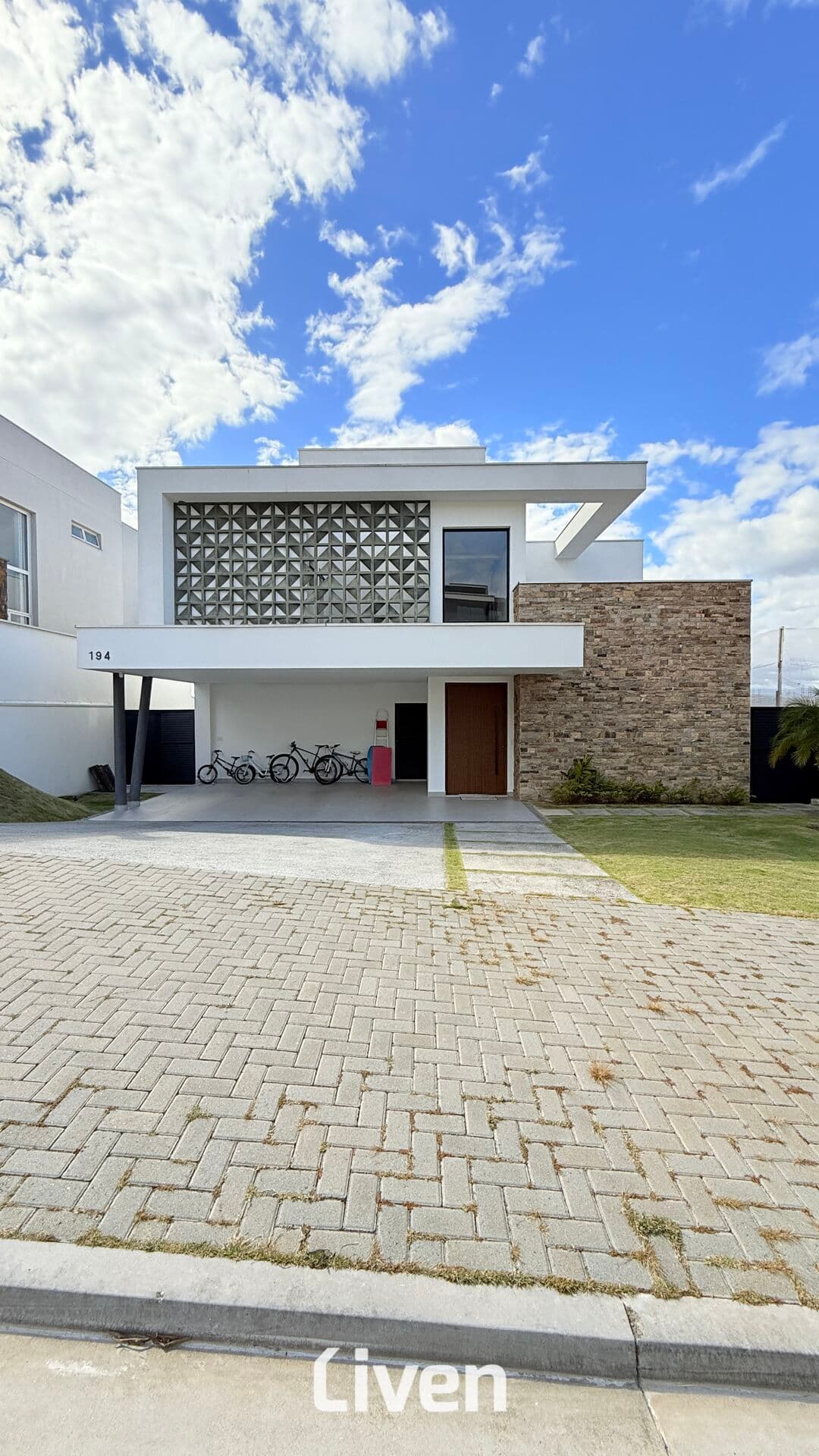 SOBRADO EM CONDOMÍNIO À VENDA COM 4 QUARTOS, 297M²