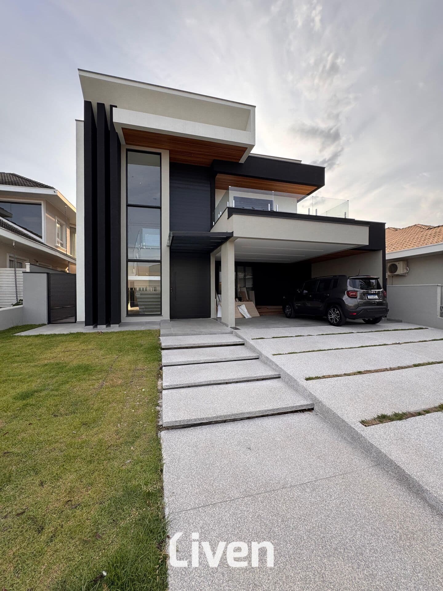 SOBRADO À VENDA, 4 QUARTOS, 582 M²!!