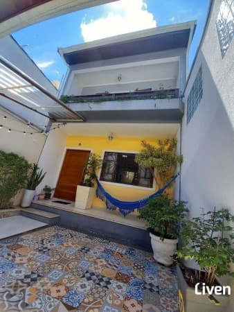 Sobrado à Venda em Jardim Califórnia, Jacareí - SP