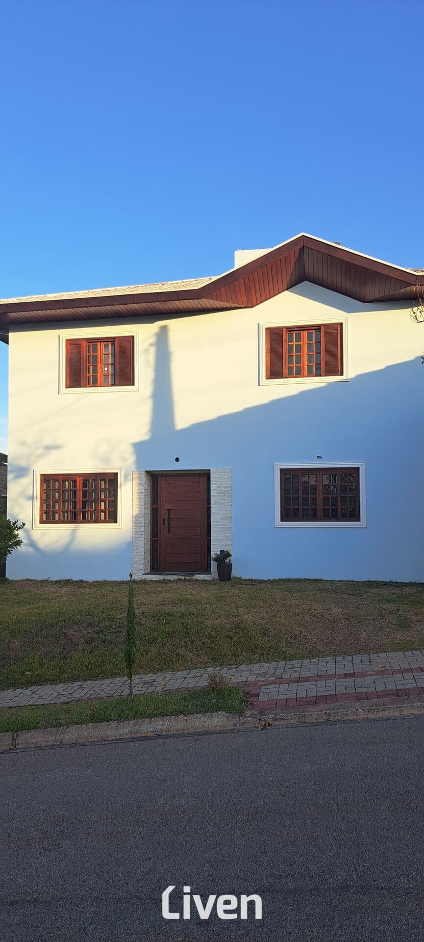 SOBRADO À VENDA COM 4 QUARTOS, 180M²
