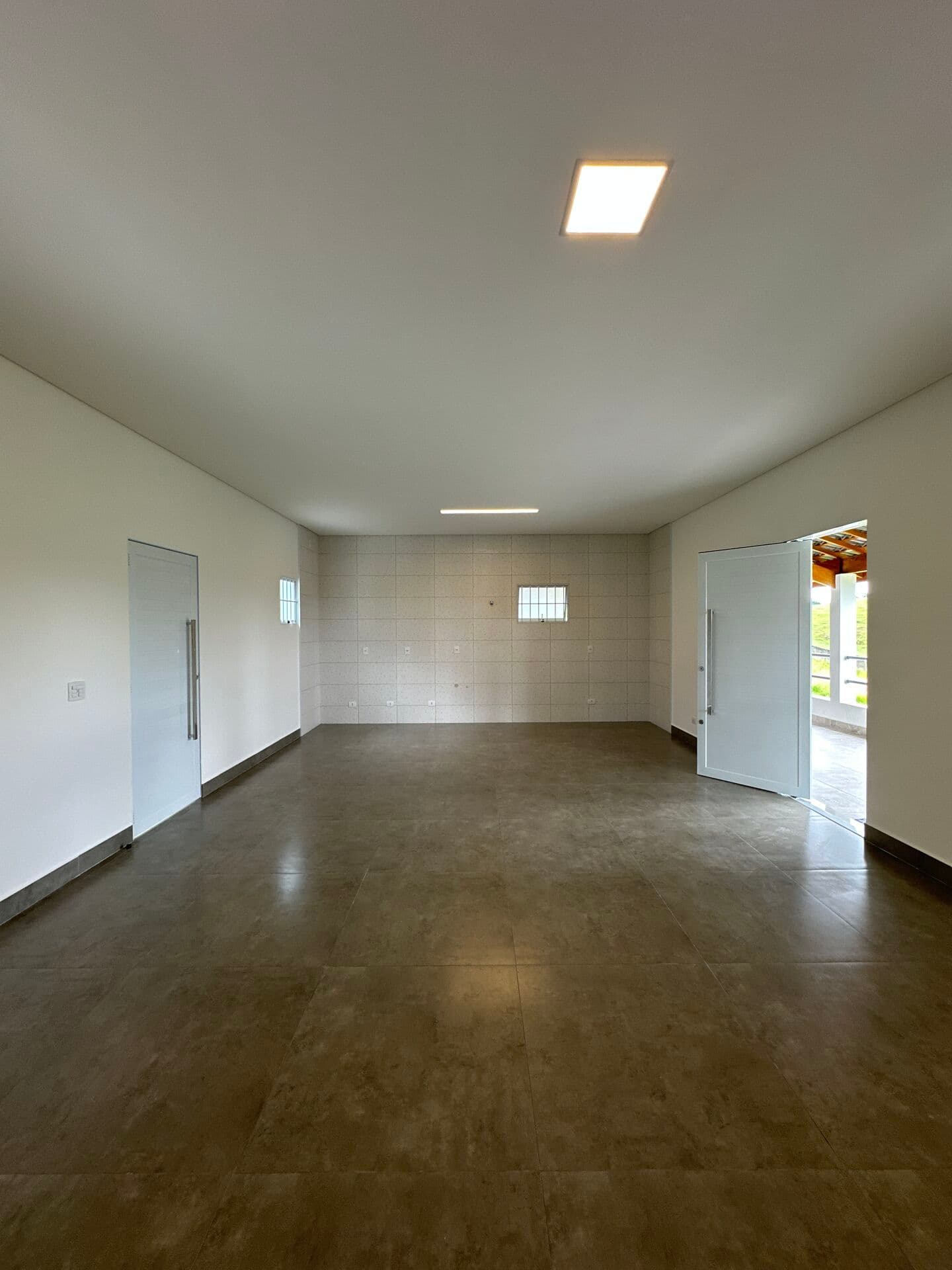 CASA À VENDA, CONDOMÍNIO FECHADO, 3 QUARTOS, 1036 M²!!