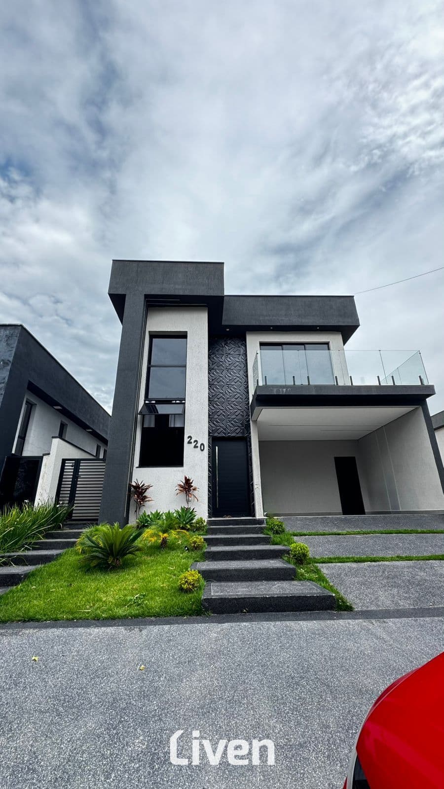 SOBRADO À VENDA EM CONDOMÍNIO FECHADO COM 3 QUARTOS, 190 M² - RESIDENCIAL MALIBU!!