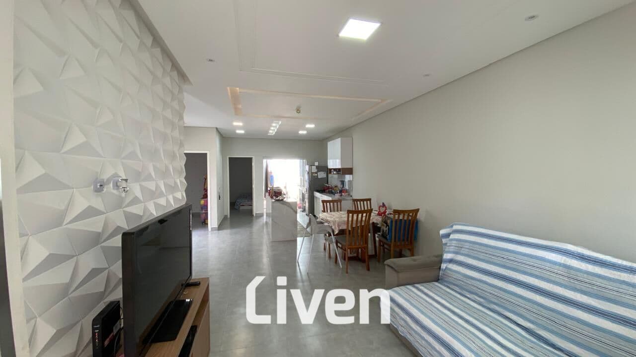 CASA À VENDA COM 3 QUARTOS, 100M²