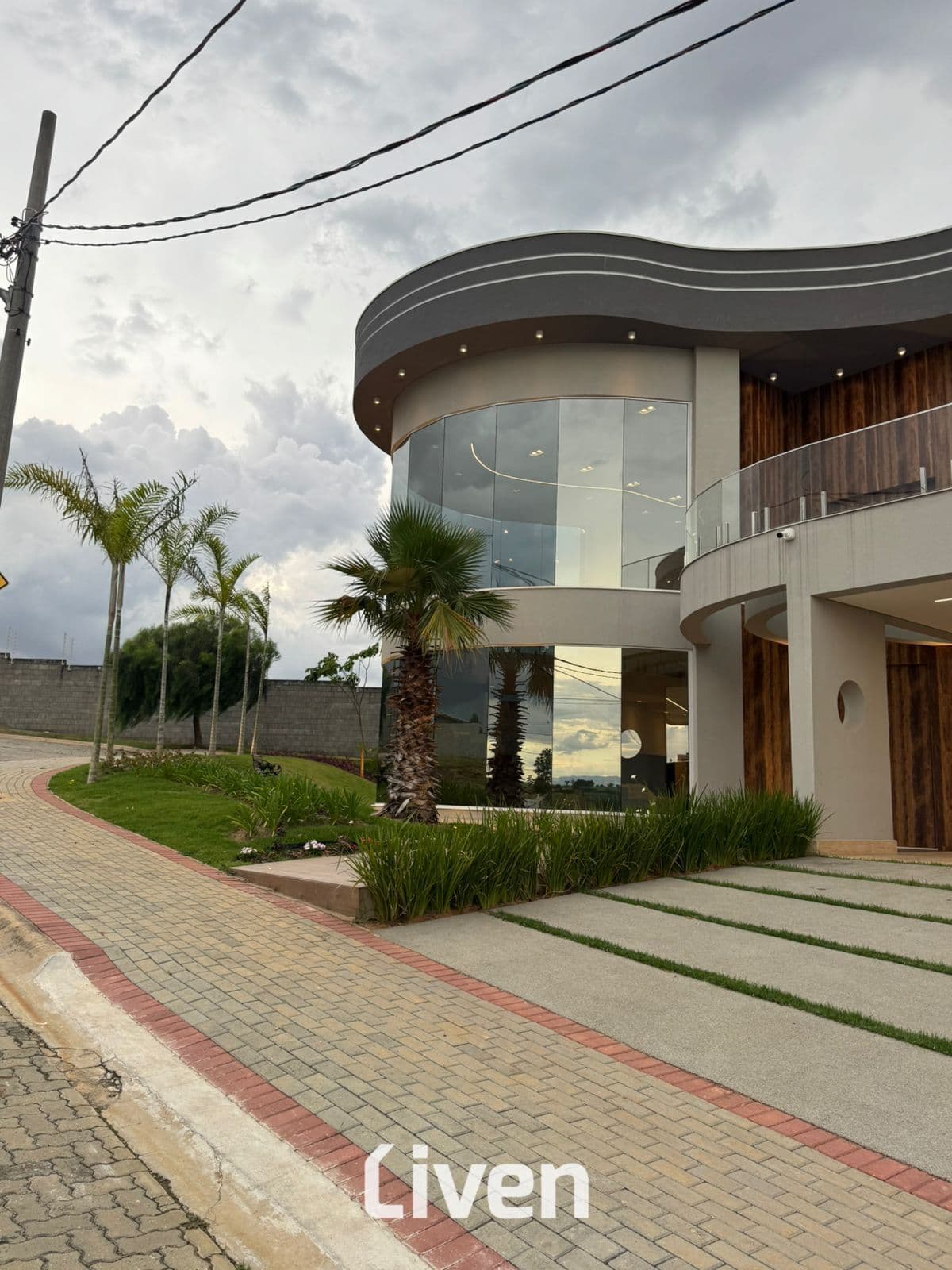 SOBRADO À VENDA COM 4 QUARTOS, 450M²