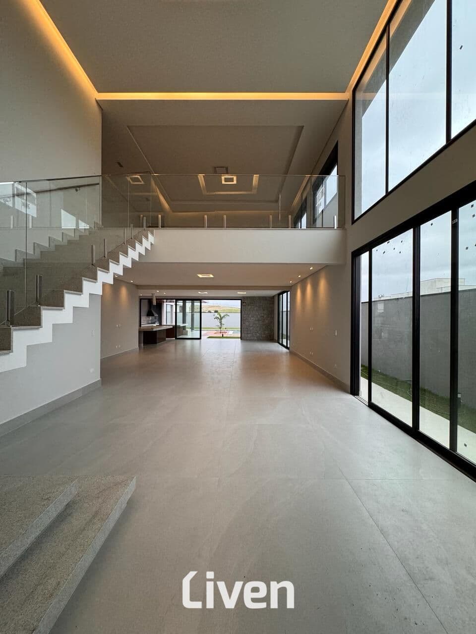 SOBRADO À VENDA, CONDOMÍNIO FECHADO, 5 QUARTOS, 600 M²!!