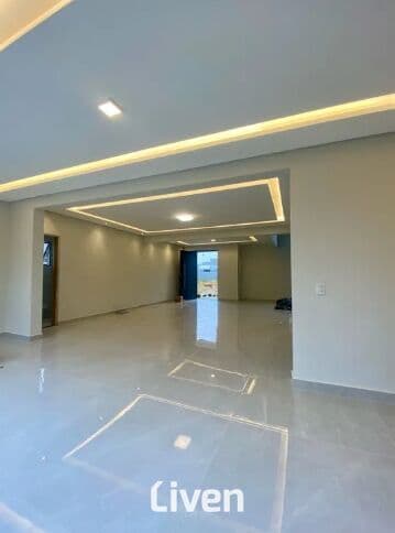 SOBRADO À VENDA DE 3 QUARTOS, 250M²