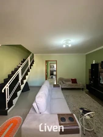 SOBRADO À VENDA, 3 QUARTOS, 175 M²!!