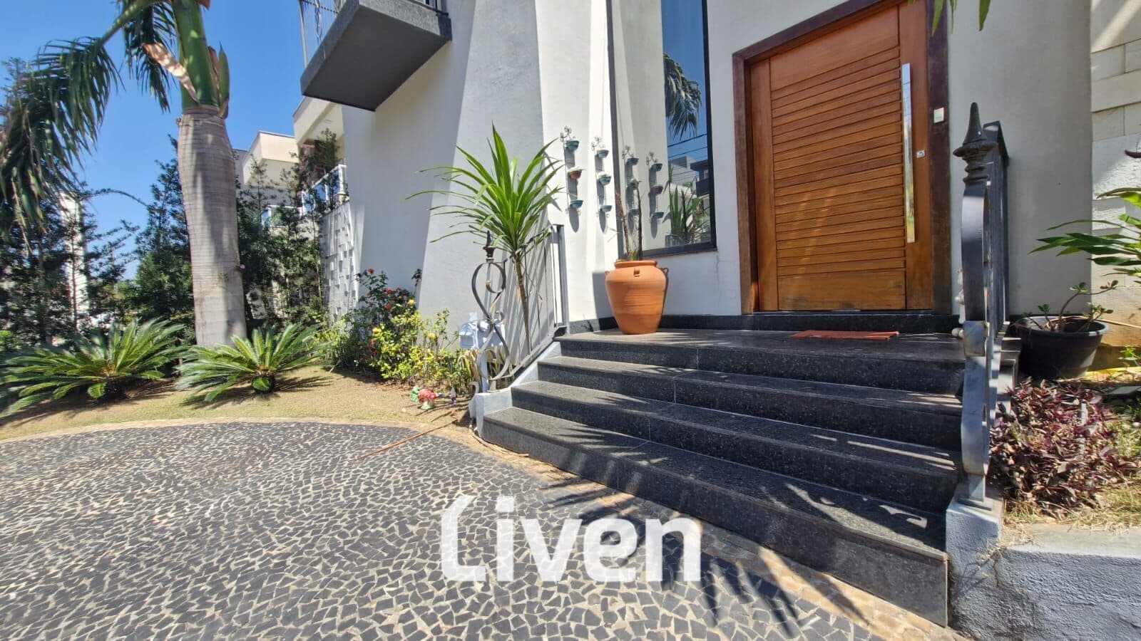 SOBRADO À VENDA EM CONDOMÍNIO FECHADO COM 5 QUARTOS, 352 M² - URBANOVA!!