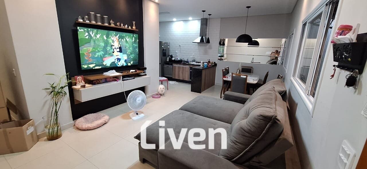 CASA À VENDA COM 3 QUARTOS, 120M²