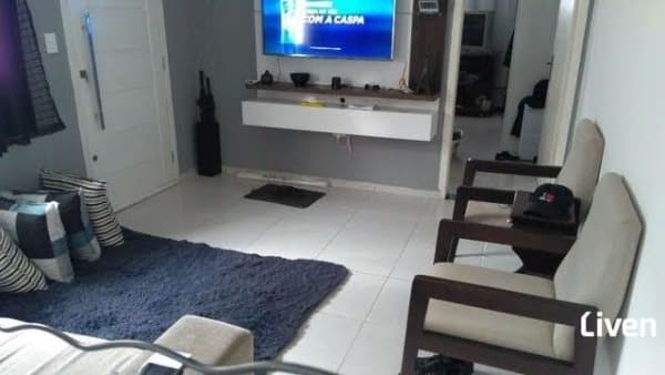 CASA COM 2 DORMITÓRIOS À VENDA NO JARDIM DAS INDÚSTRIAS