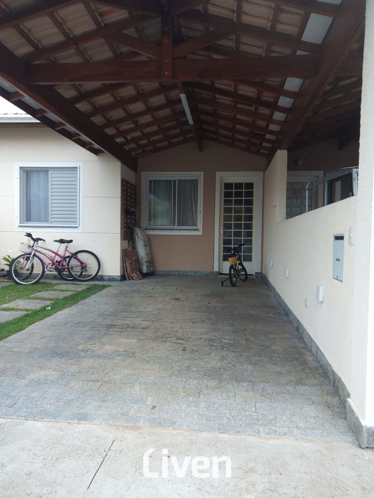 CASA À VENDA, CONDOMÍNIO FECHADO, 2 QUARTOS, 85 M²!!