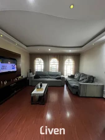 CASA À VENDA COM 3 QUARTOS, 300M²