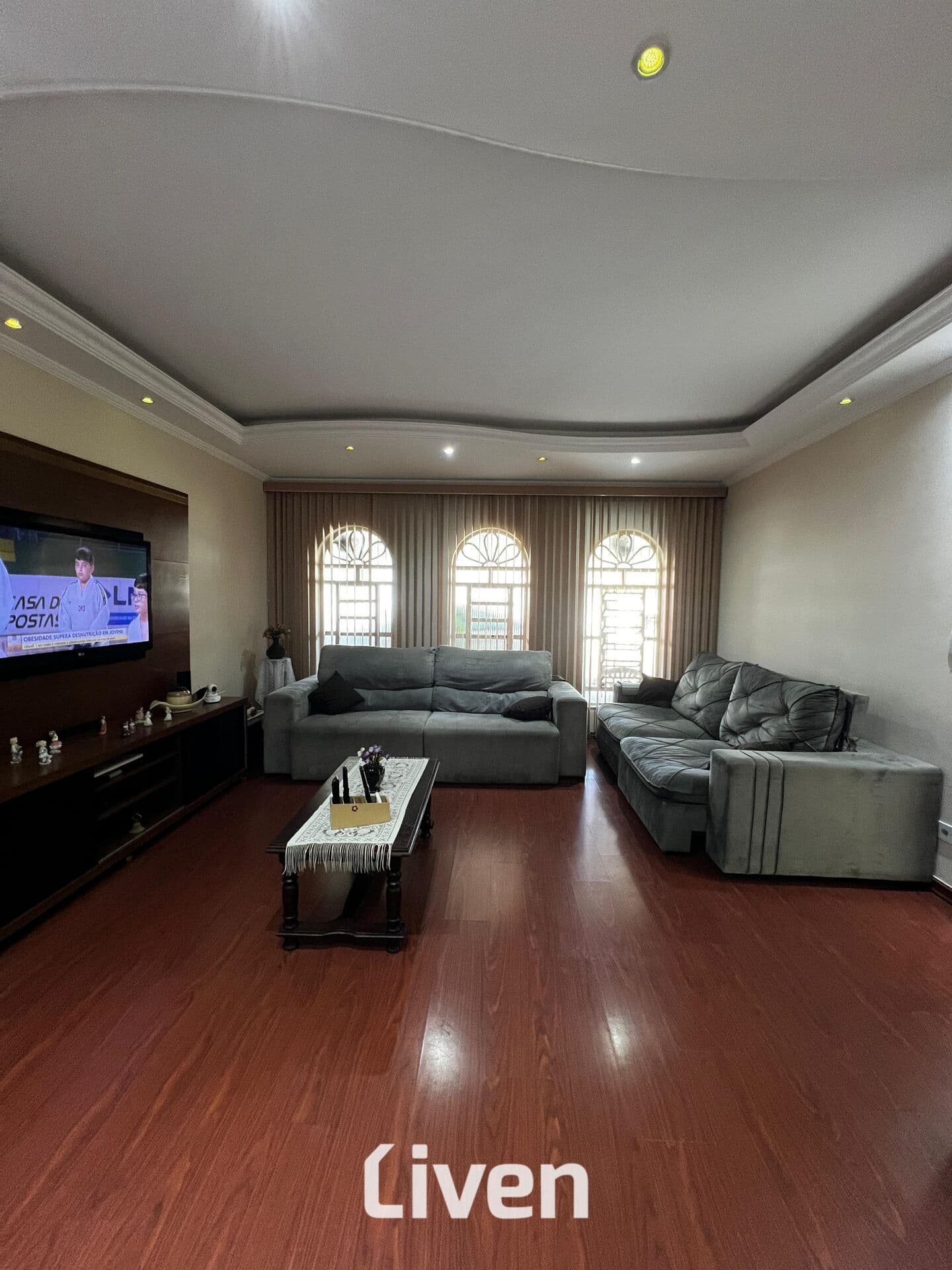 CASA À VENDA COM 3 QUARTOS, 300M²