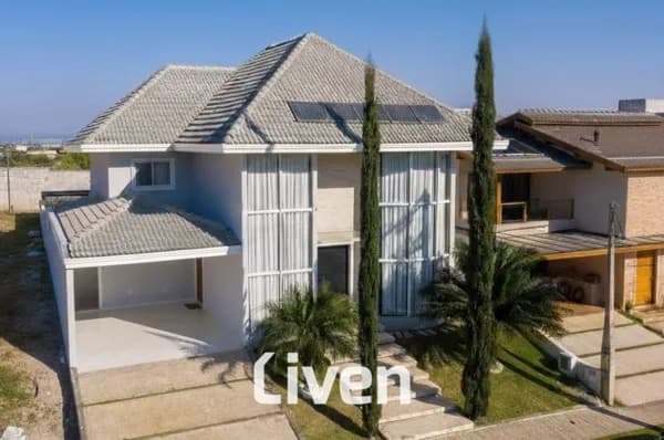 Sobrado de alto padrão com 4 dormitórios, escritório, 3 salas, piscina