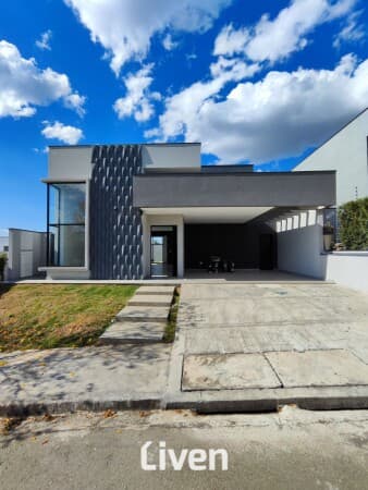 CASA À VENDA COM 3 QUARTOS, 158M²