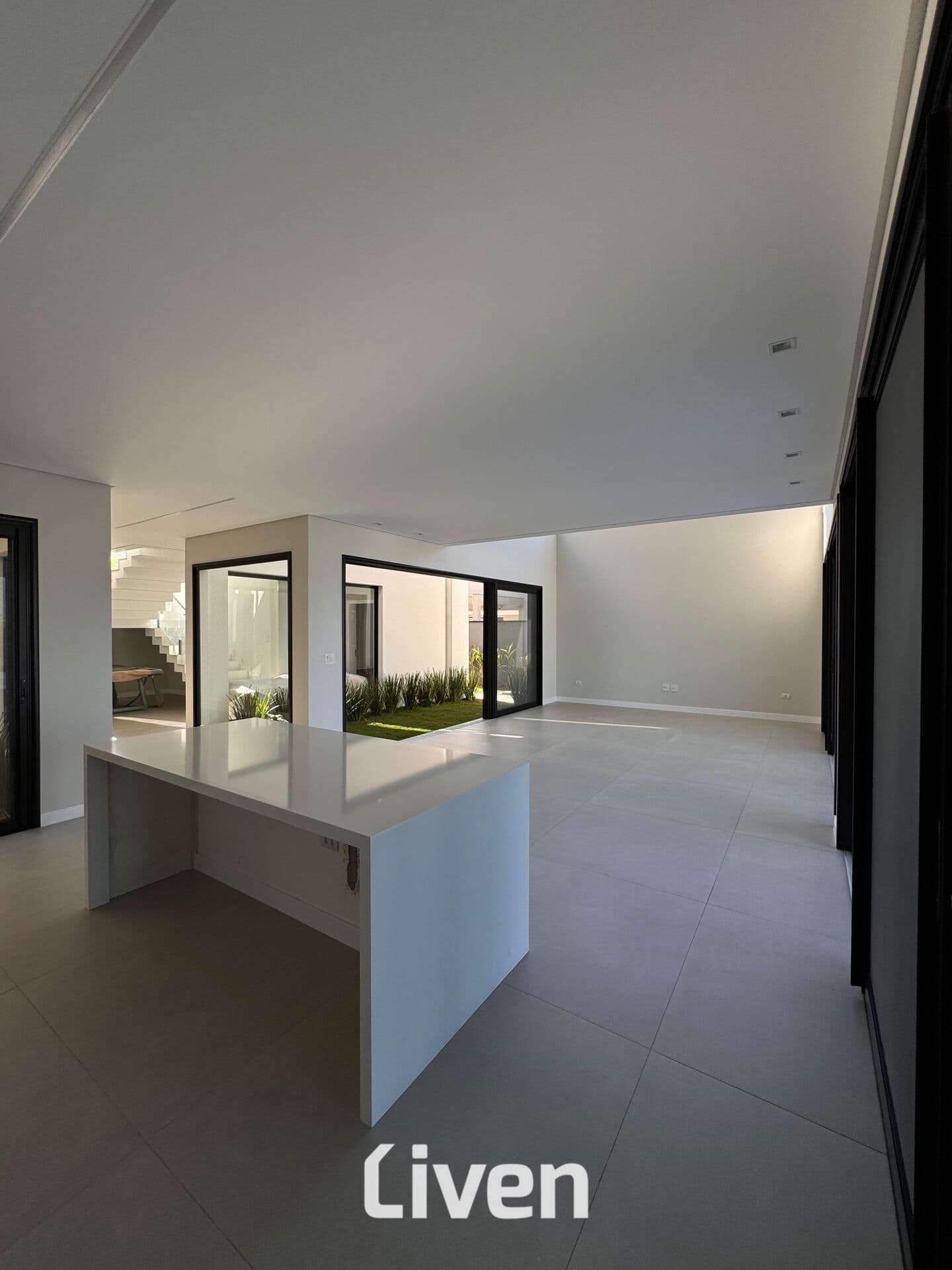 SOBRADO À VENDA, CONDOMÍNIO FECHADO, 5 QUARTOS, 720 M²!!