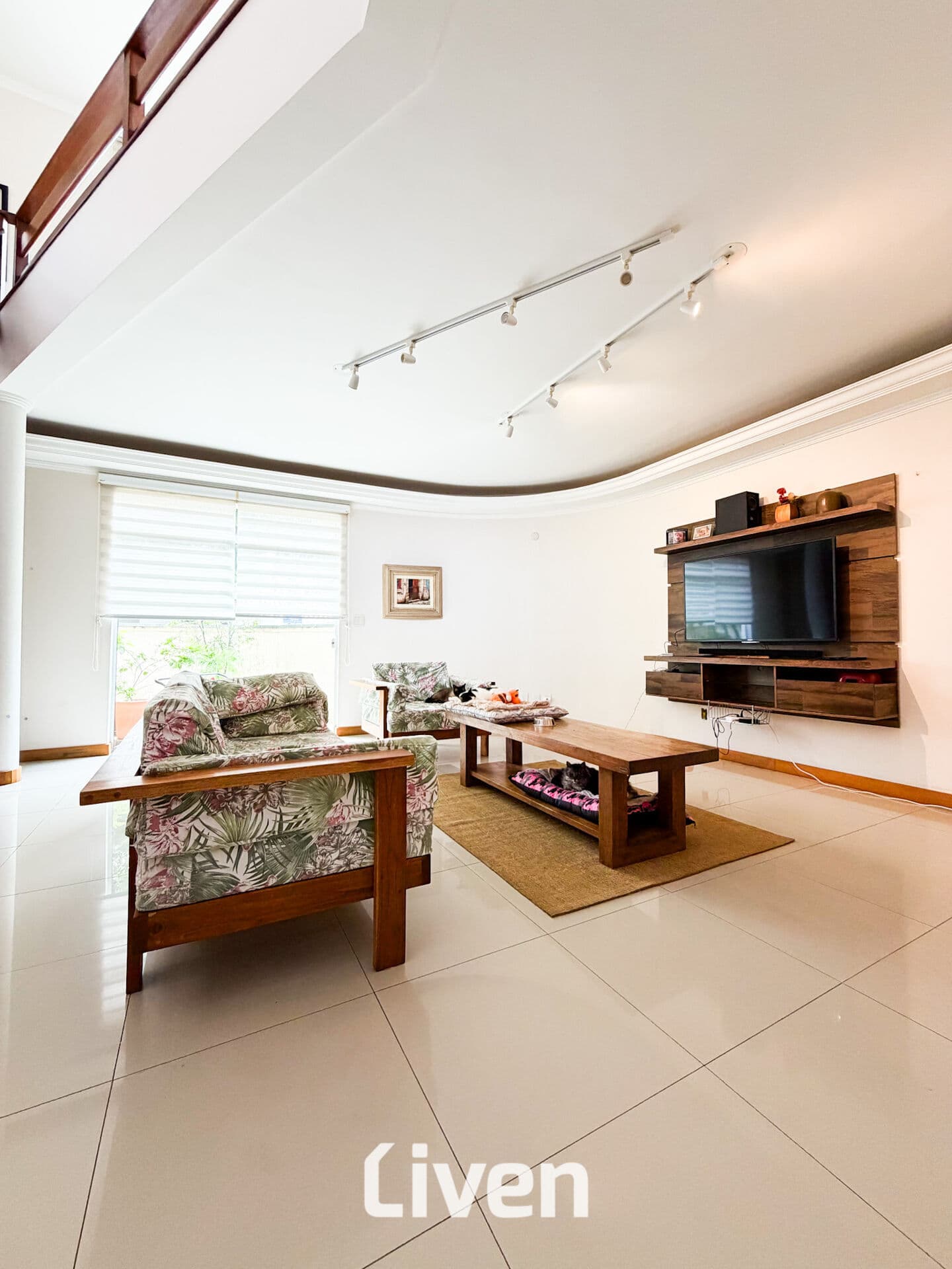 SOBRADO À VENDA COM 3 QUARTOS, 230M²