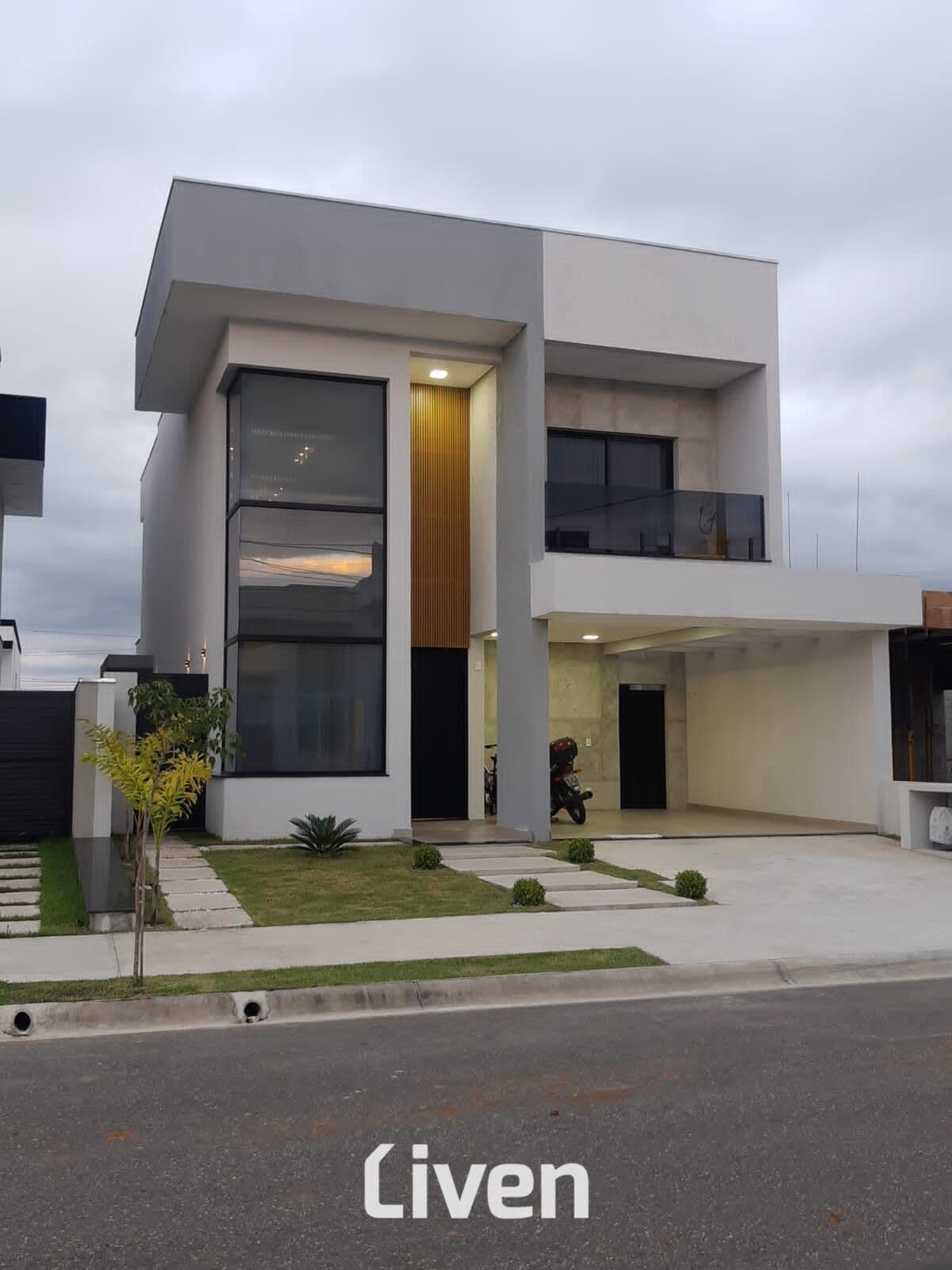 SOBRADO À VENDA EM CONDOMÍNIO COM 3 QUARTOS, 190M²
