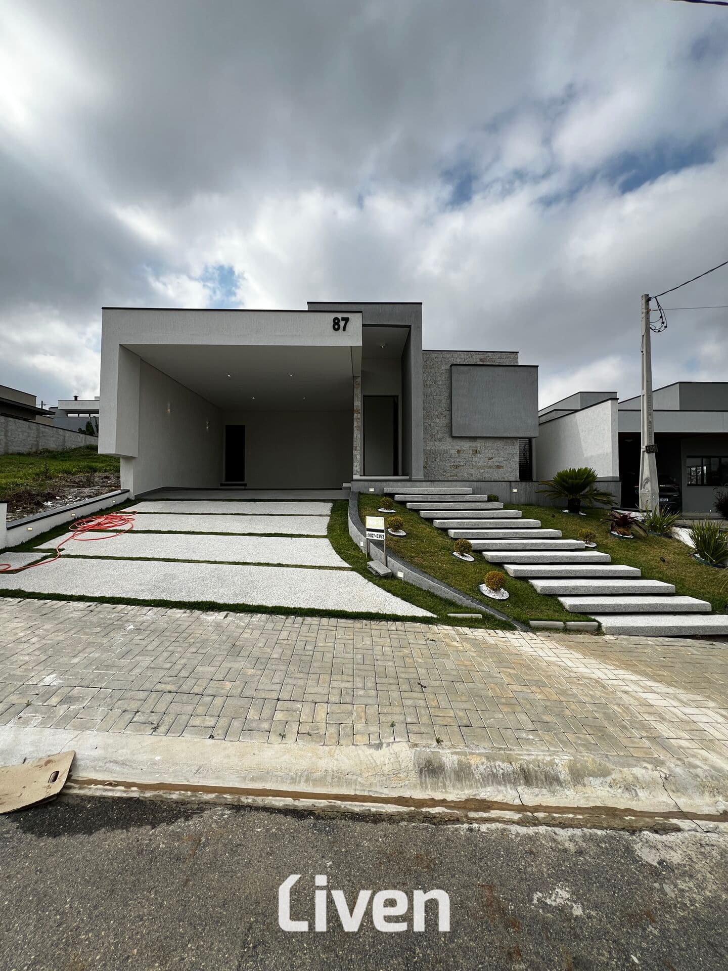 SOBRADO À VENDA DE 3 QUARTOS, 185M²