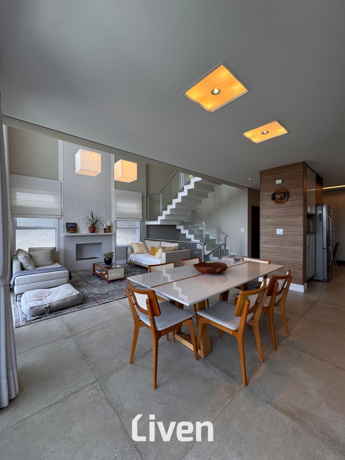 SOBRADO À VENDA, CONDOMÍNIO FECHADO, 3 QUARTOS, 330 M²!!