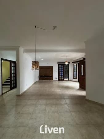 SOBRADO À VENDA, CONDOMÍNIO FECHADO, 5 QUARTOS, 253 M²!!