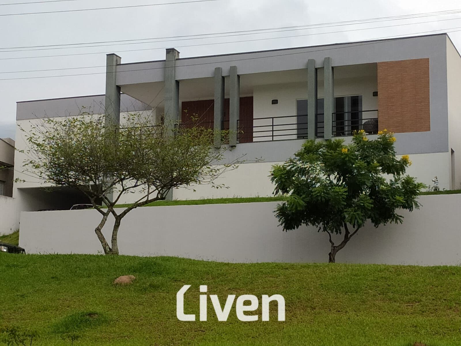 SOBRADO EM CONDOMÍNIO À VENDA COM 3 SUÍTES, 430M²