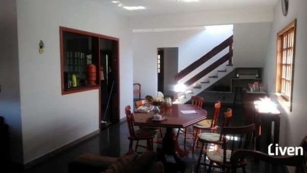 SOBRADO DE 240M² COM 4 DORMITÓRIOS, SUÍTE, 4 VAGAS NO JD. DAS INDÚSTRIAS