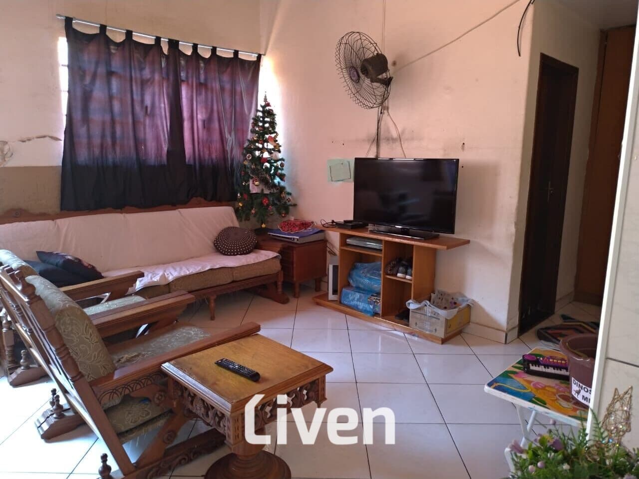 CASA Á VENDA, 3 DORMITÓRIOS, 300 M²!!