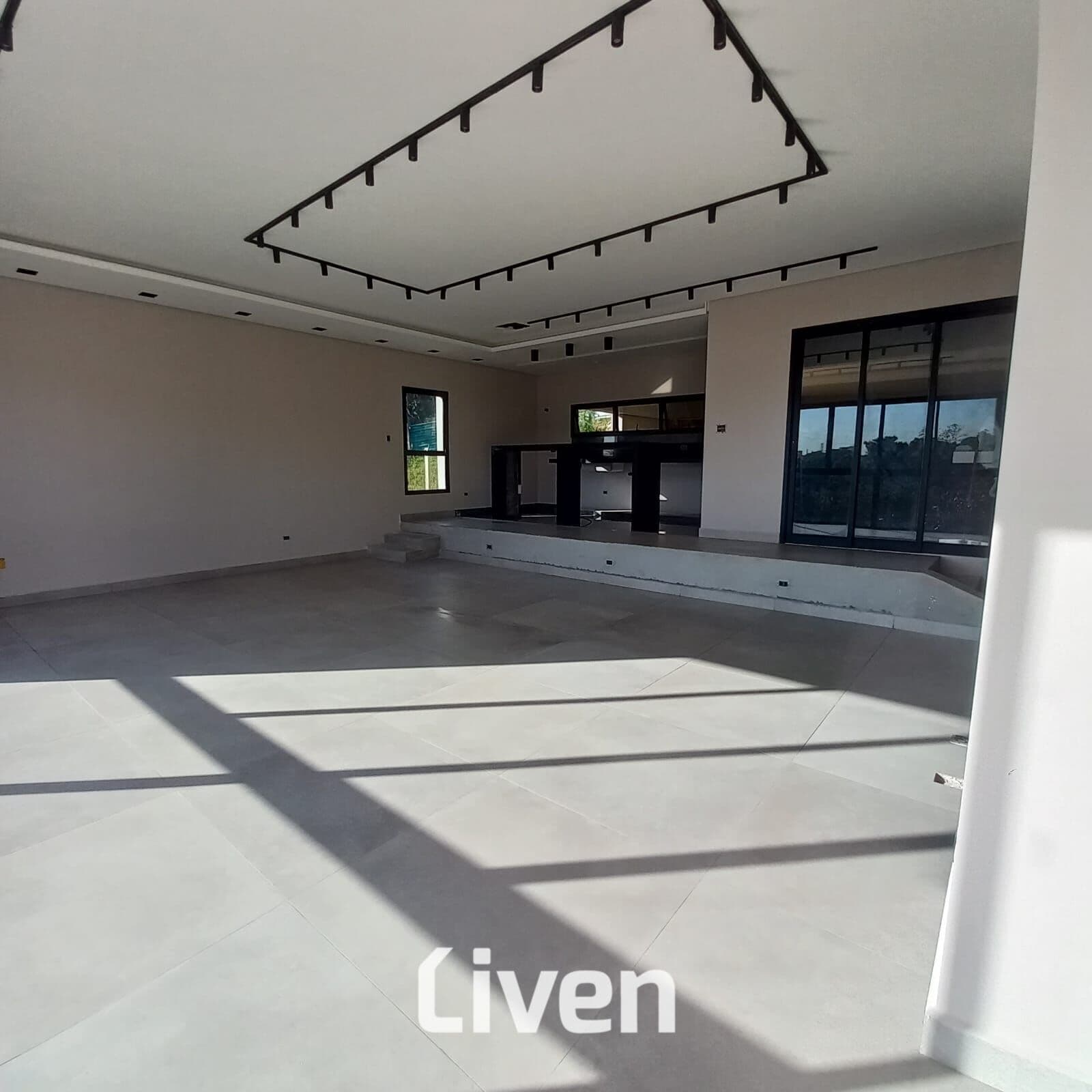 SOBRADO À VENDA, CONDOMÍNIO FECHADO, 3 QUARTOS, 1250 M²!!