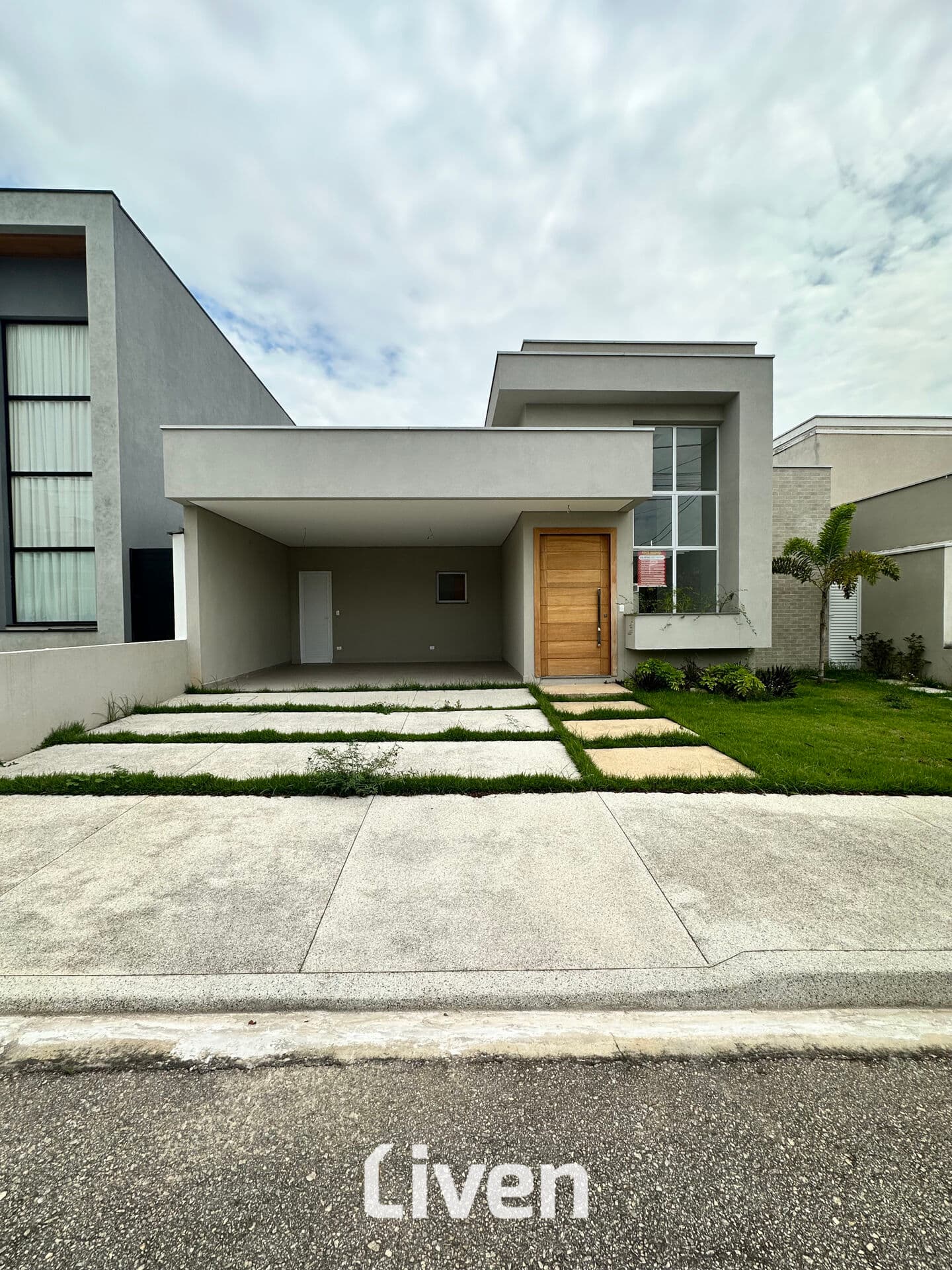 CASA À VENDA, CONDOMÍNIO FECHADO, 3 QUARTOS, 300 M²!!