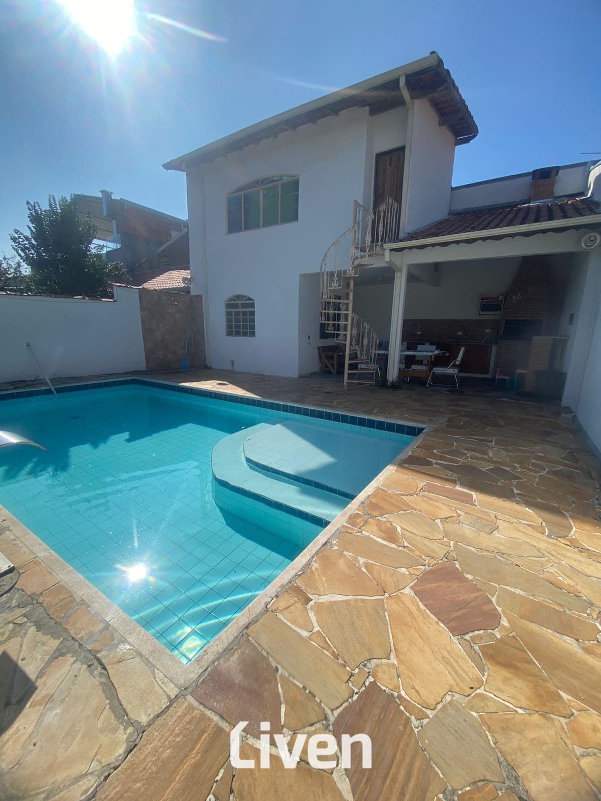 SOBRADO À VENDA COM 3 QUARTOS, 184M² NO BOSQUE DOS EUCALIPTOS