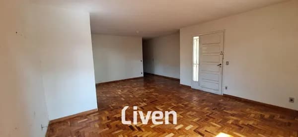 CASA À VENDA COM 3 QUARTOS, 157M²
