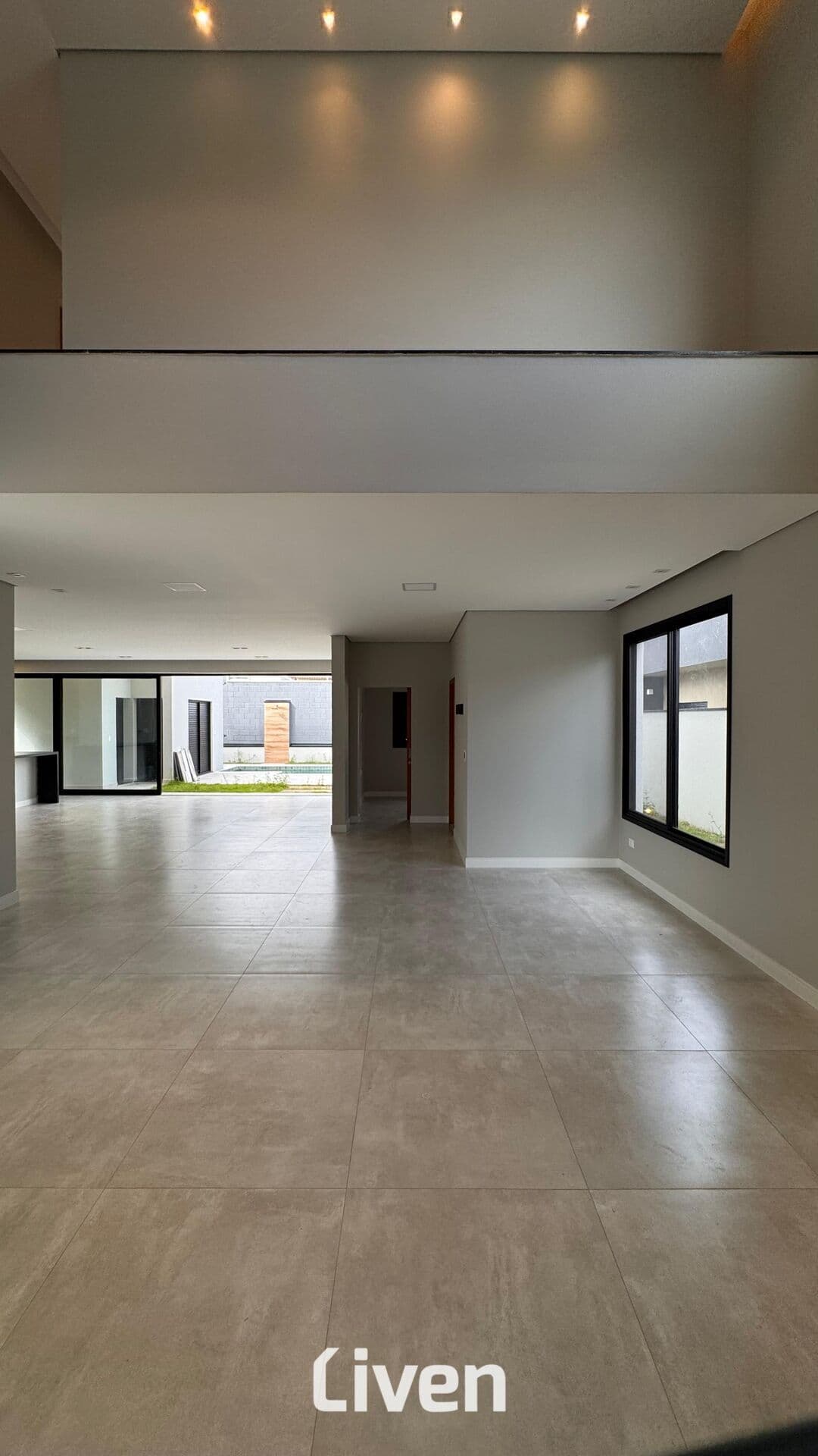 SOBRADO À VENDA, CONDOMÍNIO FECHADO, 3 QUARTOS, 450 M²!!